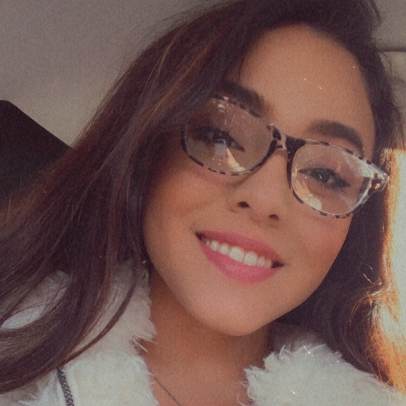 Meet your Posher, Karina - Picture 6 of 7